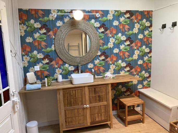 16 Bis gîte-hôtel. Studio spacieux et cosy. Logement idéal pour tourisme et affaires