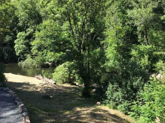 Moulin de Record - Gîte LE HAVRE SAUVAGE en bord de rivière avec accès direct