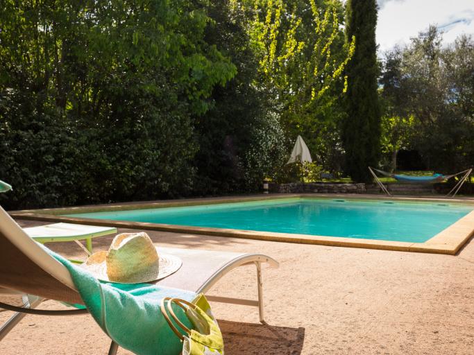 Chambre d'hôtes familiale pour 4 au Mas des Sages près d'Uzès avec jardin et piscine dans un petit village calme