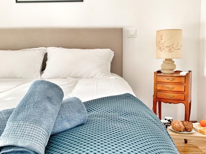 Villa familiale entièrement rénovée, sous les pins à 800m de la mer