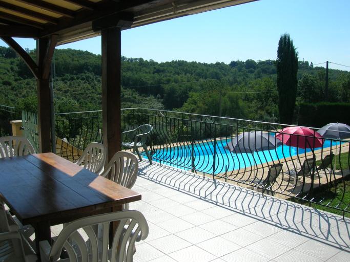 MAISON AVEC PISCINE 10 PERSONNES PROCHE DES EYZIES