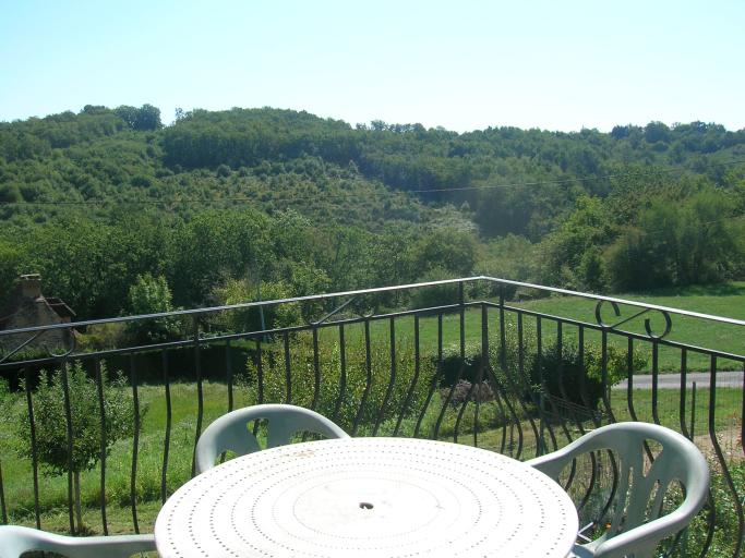 MAISON AVEC PISCINE 10 PERSONNES PROCHE DES EYZIES