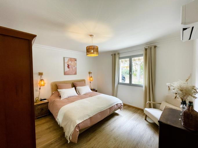 Maison élégante T2 - 2/4 pers - plain pied dans villa, tout confort, clim, 2min Thermes, terrasse