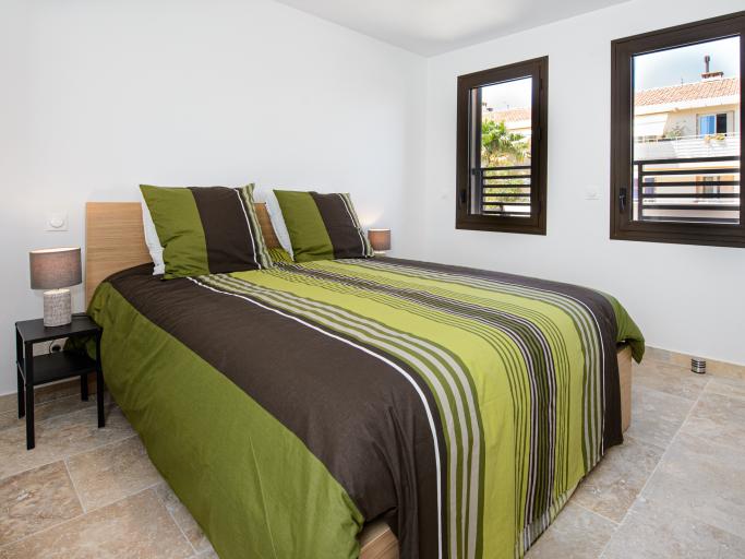 Appartement calme et climatisé avec terrasse & parking privé