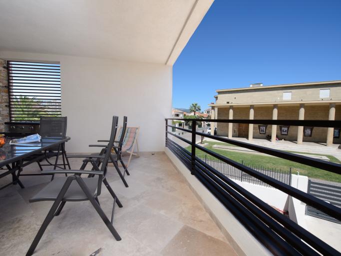 Appartement calme et climatisé avec terrasse & parking privé