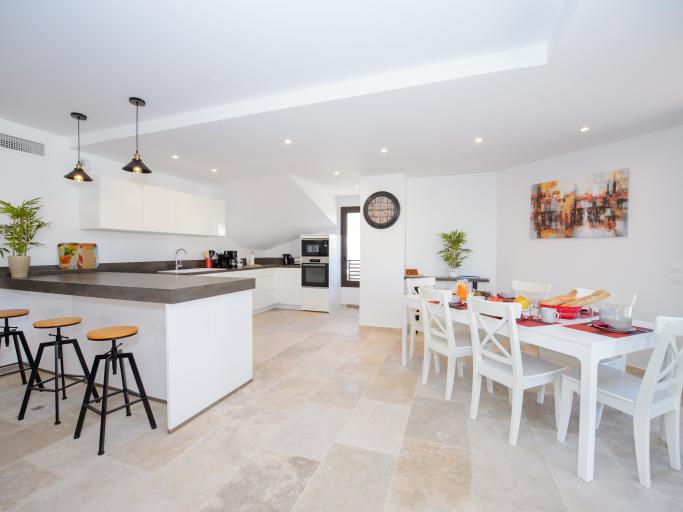 Appartement calme et climatisé avec terrasse & parking privé