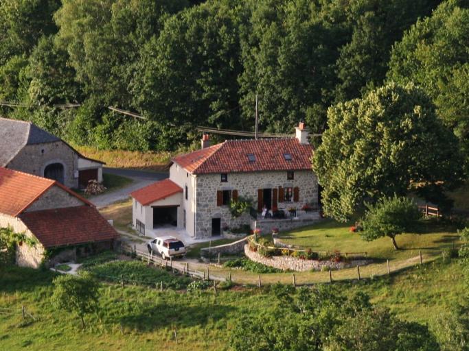 Authentique maison de ferme près d'un lac (gîte Lafontbasse)