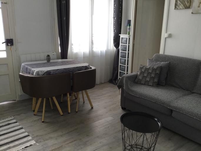 Appartement Studio 23m2 très lumineux situé à 80 m de la plage 300 m des commerces appart très lumineux petits animaux acceptés non fumeur