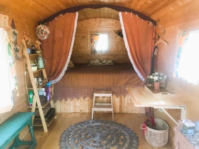 Roulotte Tzigane de Charme "La Brindille" 2 personnes