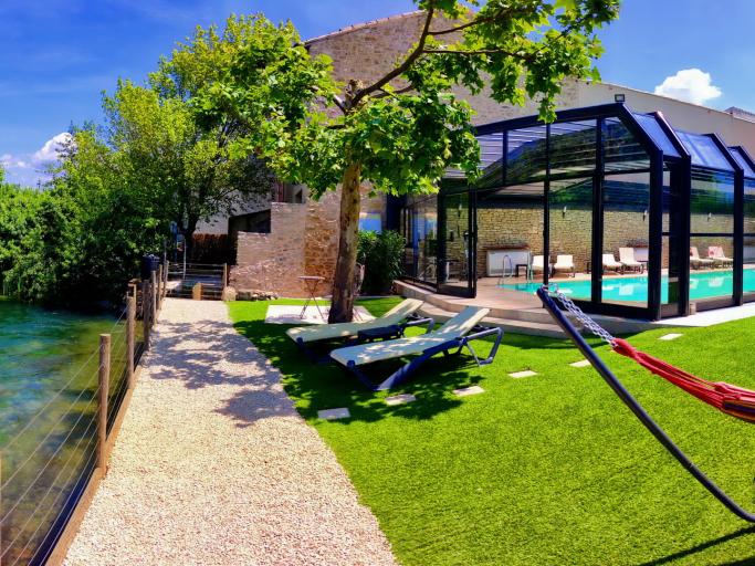Gite "Les Lauriers" : Au bord de la Sorgue.