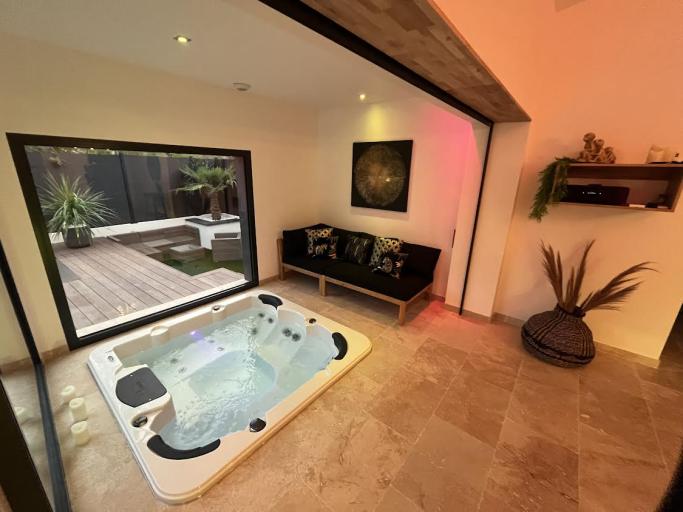Suite privative de 65m2 avec piscine et spa