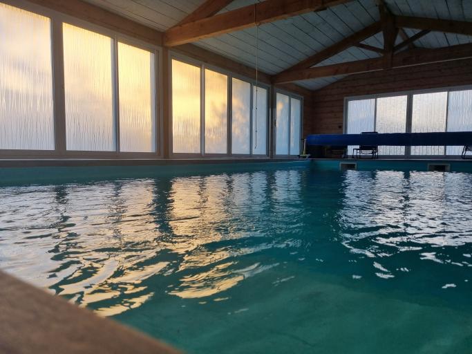 Maison de 4 chambres indépendantes et piscine intérieure chauffée