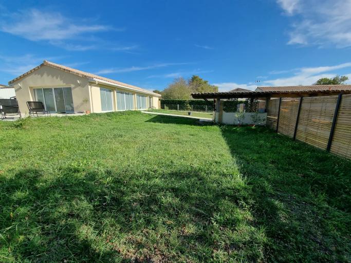 Maison de 4 chambres indépendantes et piscine intérieure chauffée
