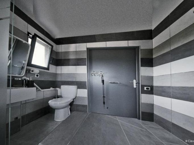 Petite maison en pierres taillées de 40 M2 avec 4 étoiles et label tourisme et 4 handicaps