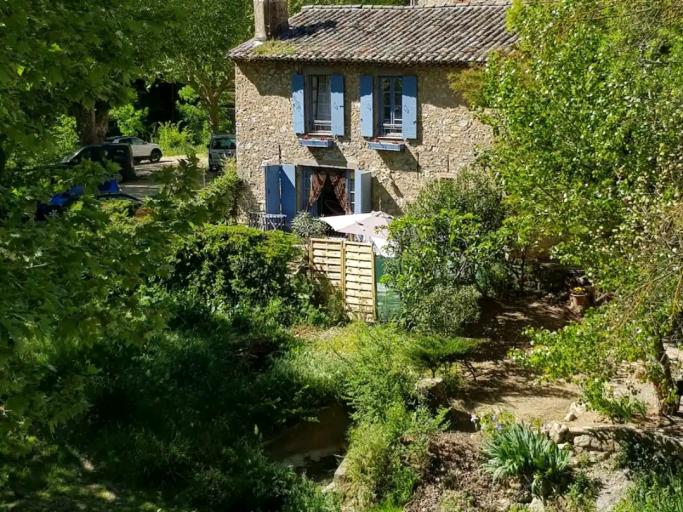 Nid d'Amour en Provence verte