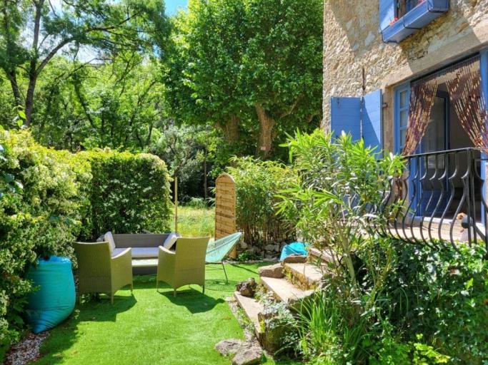 Nid d'Amour en Provence verte