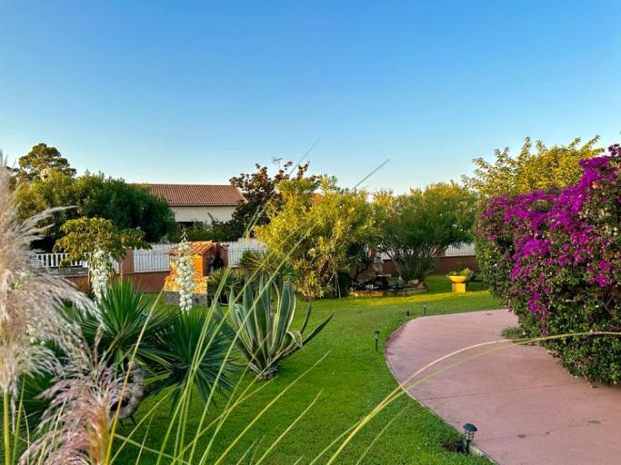 HAUT VILLA MESANGES EN BORD DE MER !