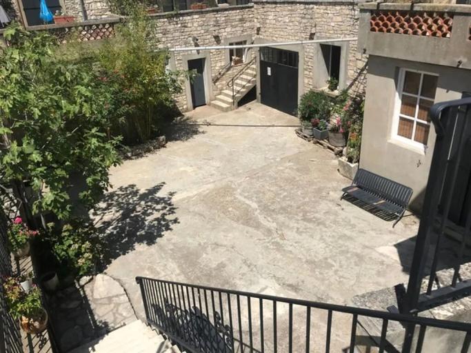 LA MARECHALE mas Ardéchois appartements classés 2** de 5 à 20 personnes