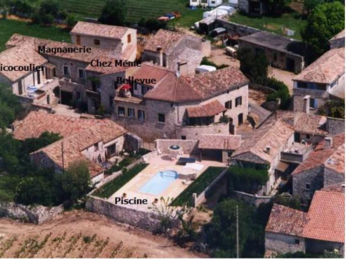 LA MARECHALE mas Ardéchois appartements classés 2** de 5 à 20 personnes