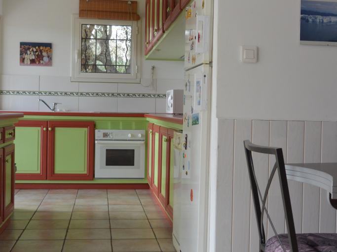 Rez-de-chaussée de villa avec piscine, pétanque, barbecue... au calme