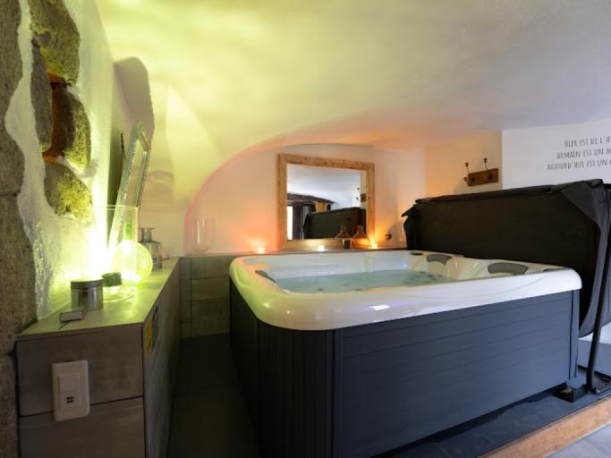 La suite SPAcieuse ...à 1h de Lyon / St-Etienne / Valence