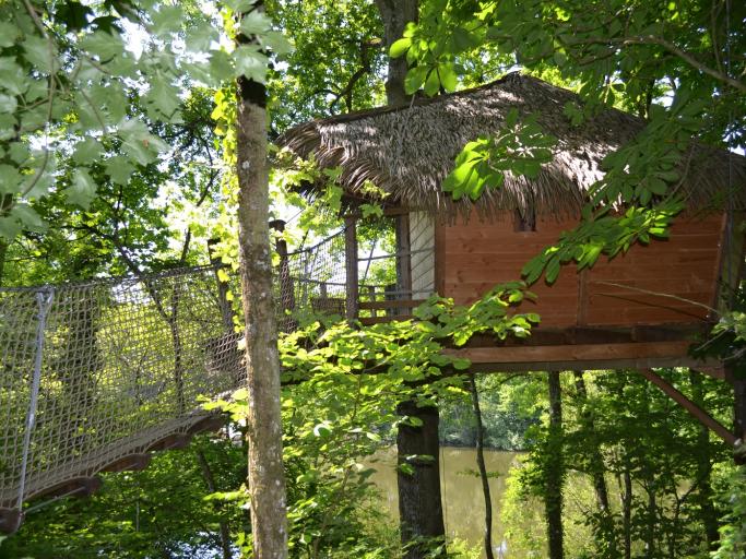 Des cabanes dans les arbres avec spa