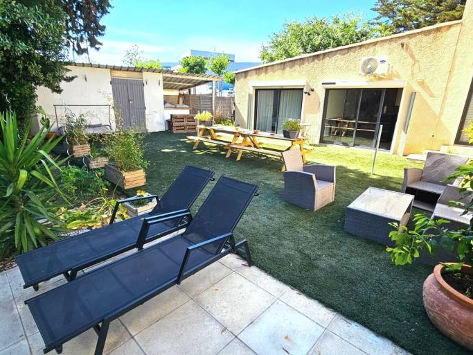 Villa 15 personnes avec Piscine, 10km de la plage