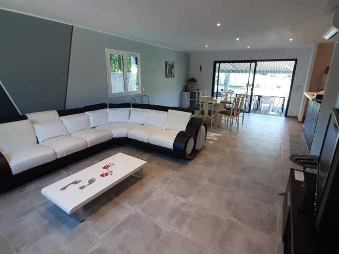 VILLA ET PISCINE INDÉPENDANTE PLEIN PIED 8 PERSONNES