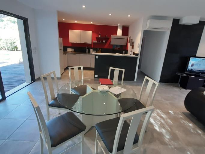 VILLA ET PISCINE INDÉPENDANTE PLEIN PIED 8 PERSONNES
