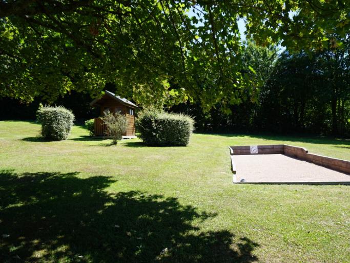 La Moutinière, authentique chaumière normande avec piscine à 25 mn de Deauville, au grand calme. Très belles prestations.