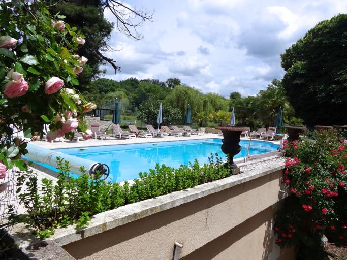 CHATEAU LES VALLEES
