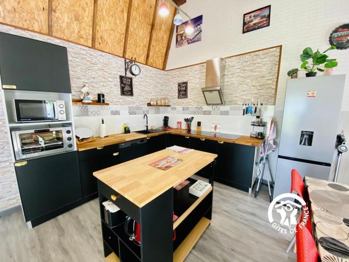 COSY OCCITAN  Carcassonne gite classé 3 * indépendant  baignoire balneo  2/4 personnes terrasse sur terrain clos bien situé