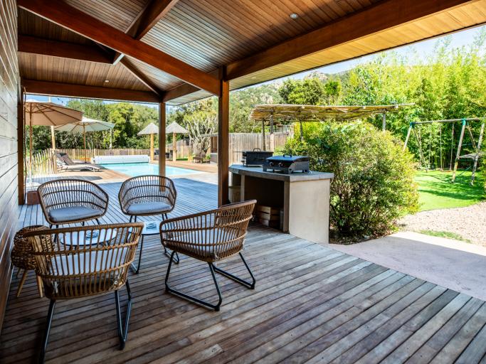 Villa tout en bois exotique dans le maquis, piscine privée chauffée jacuzzi