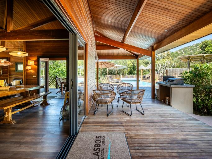 Villa tout en bois exotique dans le maquis, piscine privée chauffée jacuzzi
