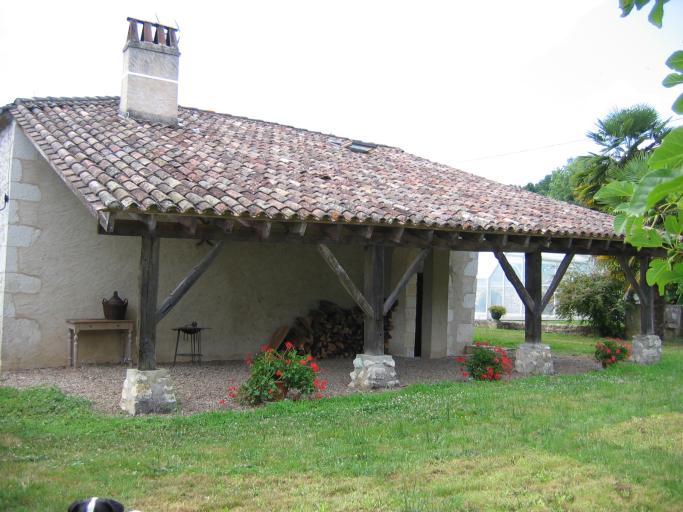 Maison du XVIII/XIXiéme au calme avec piscine LOCATION en haute saison du samedi 18h au samedi 12h sauf arrangement particulier avec le propriétaire