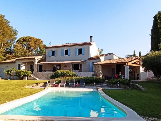 LE MAS DU LUBERON ROUGE / clim / 12 pers / au cœur du Luberon / classé 4 étoiles