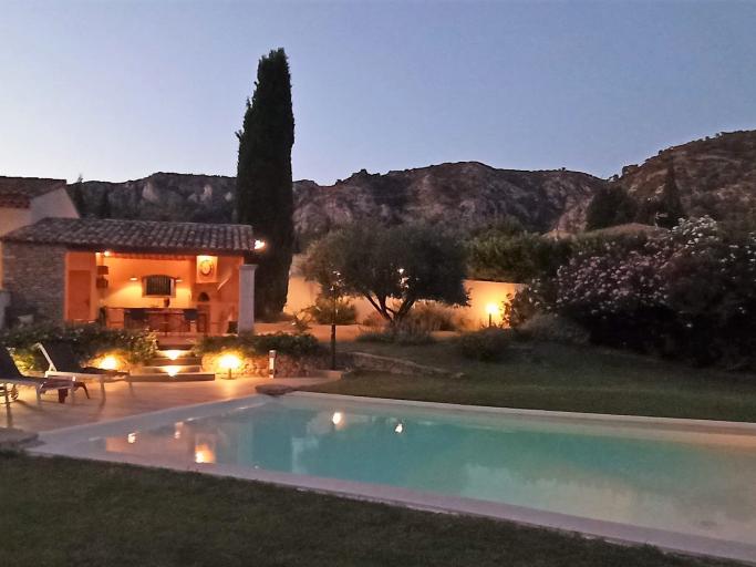 LE MAS DU LUBERON ROUGE / clim / 12 pers / au cœur du Luberon / classé 4 étoiles