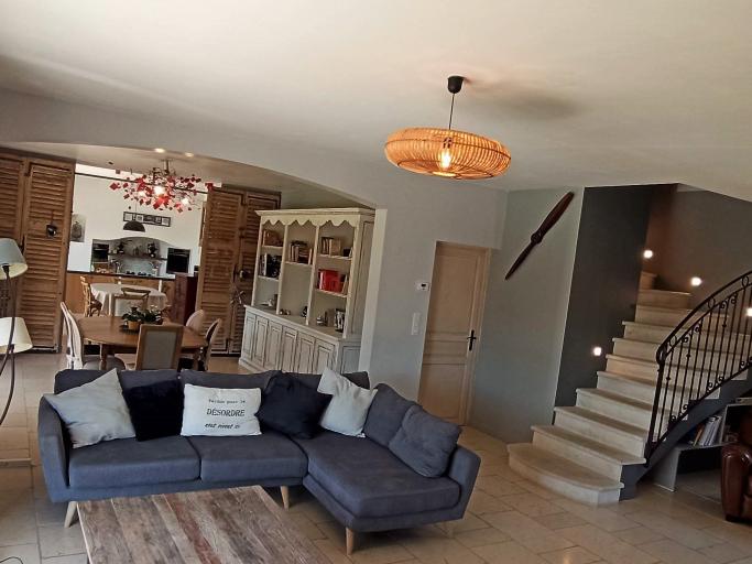 LE MAS DU LUBERON ROUGE / clim / 12 pers / au cœur du Luberon / classé 4 étoiles