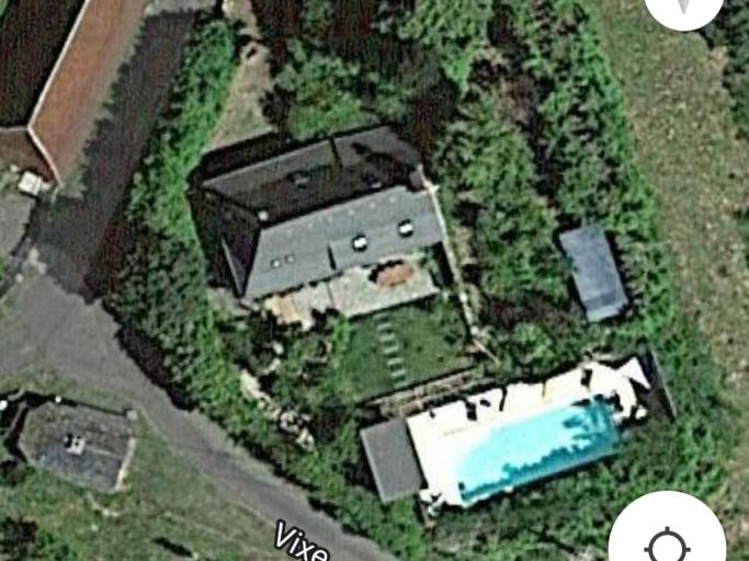 Maison traditionnelle dans les Monts du Cantal, au coeur des grands espaces,  avec piscine privée