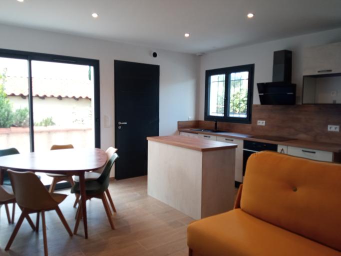 Villa construction 2024 bord de mer. 2 chambres. 2salles de bains. Extérieurs jardin et terrasse.