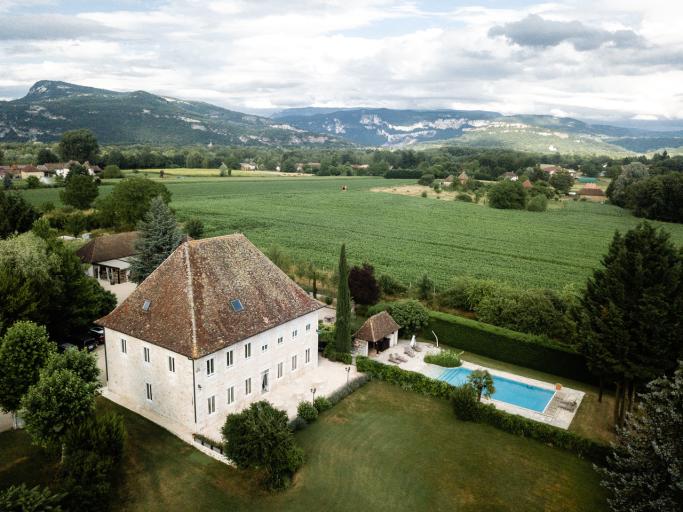 Manoir de standing 5*, piscine, tennis, boulodrome, prestation hôtelière incluse