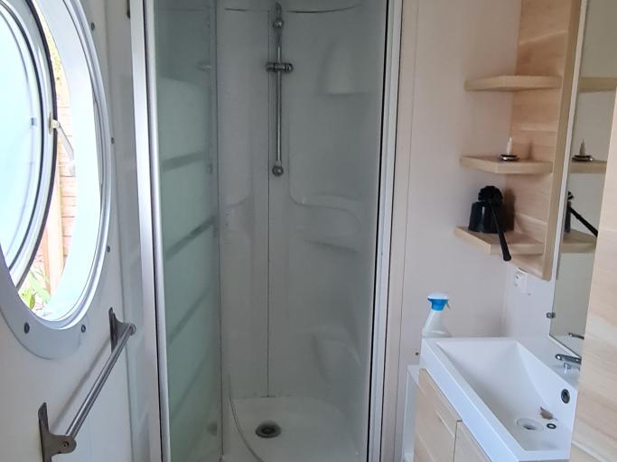 Mobilhome Premium 3 chambres 6 personnes camping 4* Domaine de la Sainte Baume. emplacement idéal.