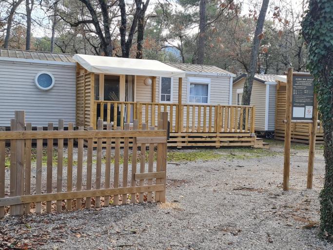 Mobilhome Premium 3 chambres 6 personnes camping 4* Domaine de la Sainte Baume. emplacement idéal.