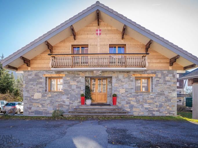 GRAND CHALET DE VACANCES BELLEVUE SITUE AU CENTRE DU VILLAGE ET AU COEUR DES PORTES DU SOLEIL