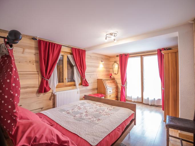 GRAND CHALET DE VACANCES BELLEVUE SITUE AU CENTRE DU VILLAGE ET AU COEUR DES PORTES DU SOLEIL