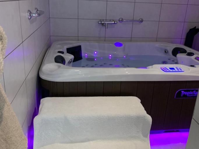 Spa repos bien être à Voglans appartement en maison au rez de chaussée avec spa privatisé à volonté entre Chambéry et Aix Les Bains en Savoie