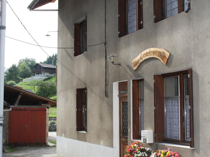 Maison de village "Au Confluent" - Gîte *** - cour et jardin - vue sur les montagnes - Entremont (CHARTREUSE, Savoie)