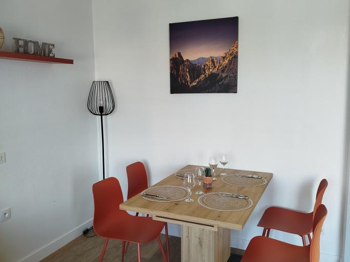 Appartement cosy vue mer et piscines