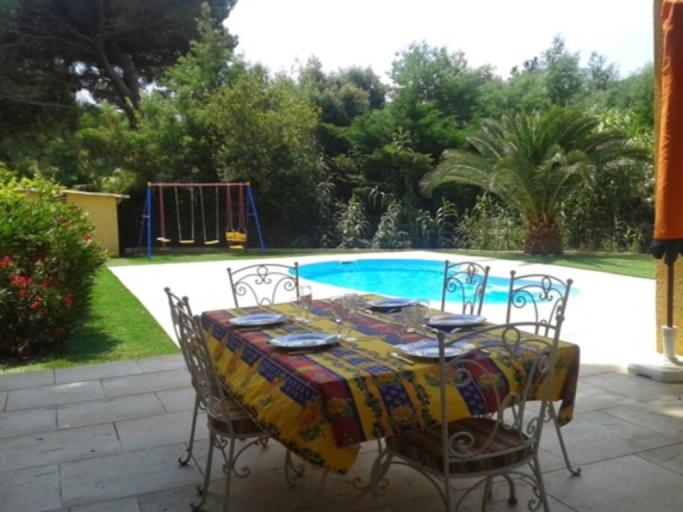 Villa indép. climatisée tout confort avec piscine, à 3 min de la célèbre plage de la Nartelle à Sainte Maxime