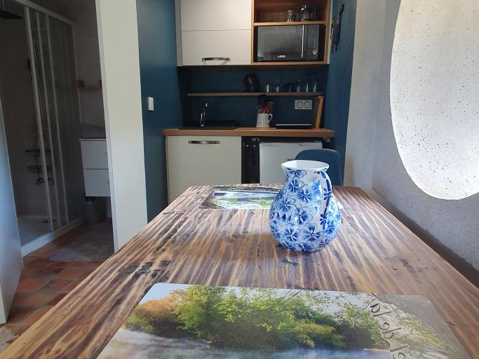 Bellavita, dans la tranquillité de la campagne petit gîte cosi avec piscine. Endroit parfait pour se détendre et retrouver toute son énergie.